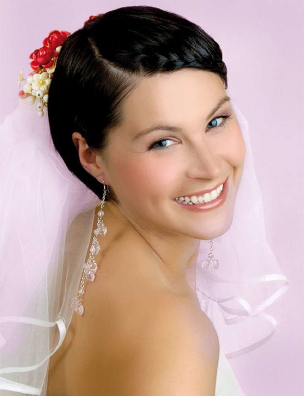 Прически невесты на короткие волосы с фатой фото